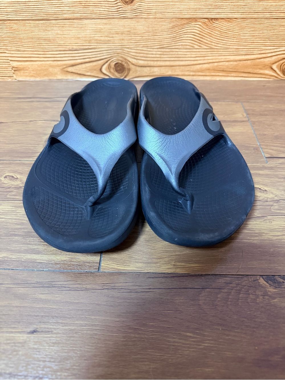 OOFOS Flip Flop Sandals Mens 10 Womens 12 Black Gray Comfort Recovery - Picture 4 of 9